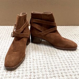 Beautiful NWOB Stuart Weitzman Suede Booties Sz 36 / 6 US